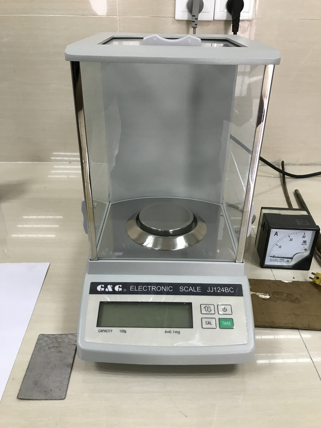 研发试验室设备--万分电子天平